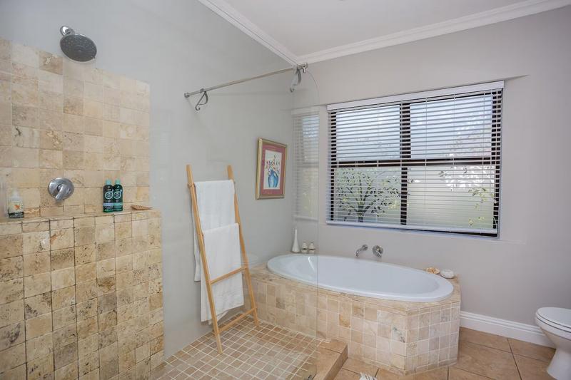 To Let 4 Bedroom Property for Rent in Crofters Valley Western Cape